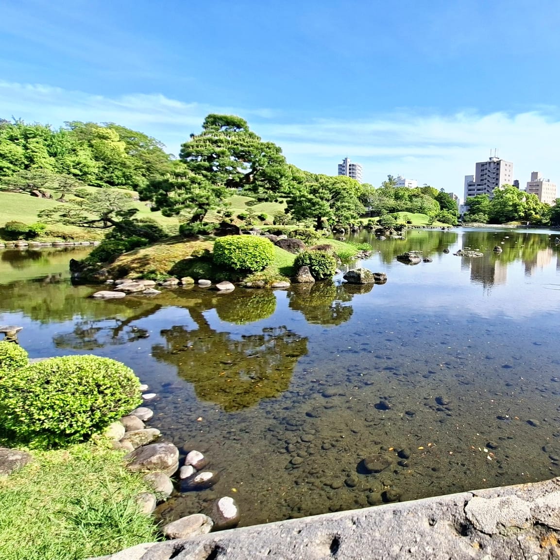Japanische Gärten Teil 1: Hinter jeder Biegung eine neue Perspektive im japanischen Garten Suizenji Jojuen in Kumamoto