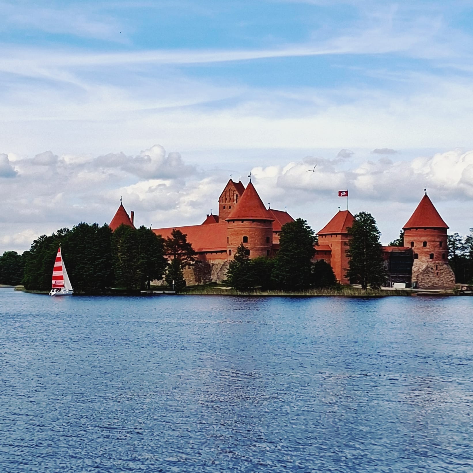 Litauens mächtige Wasserburg in Trakai
